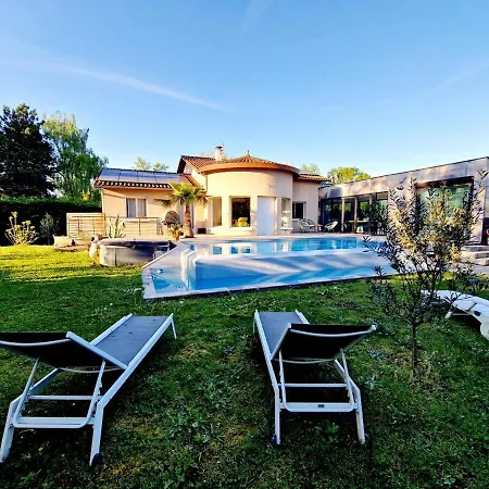 Villa De Collonges *